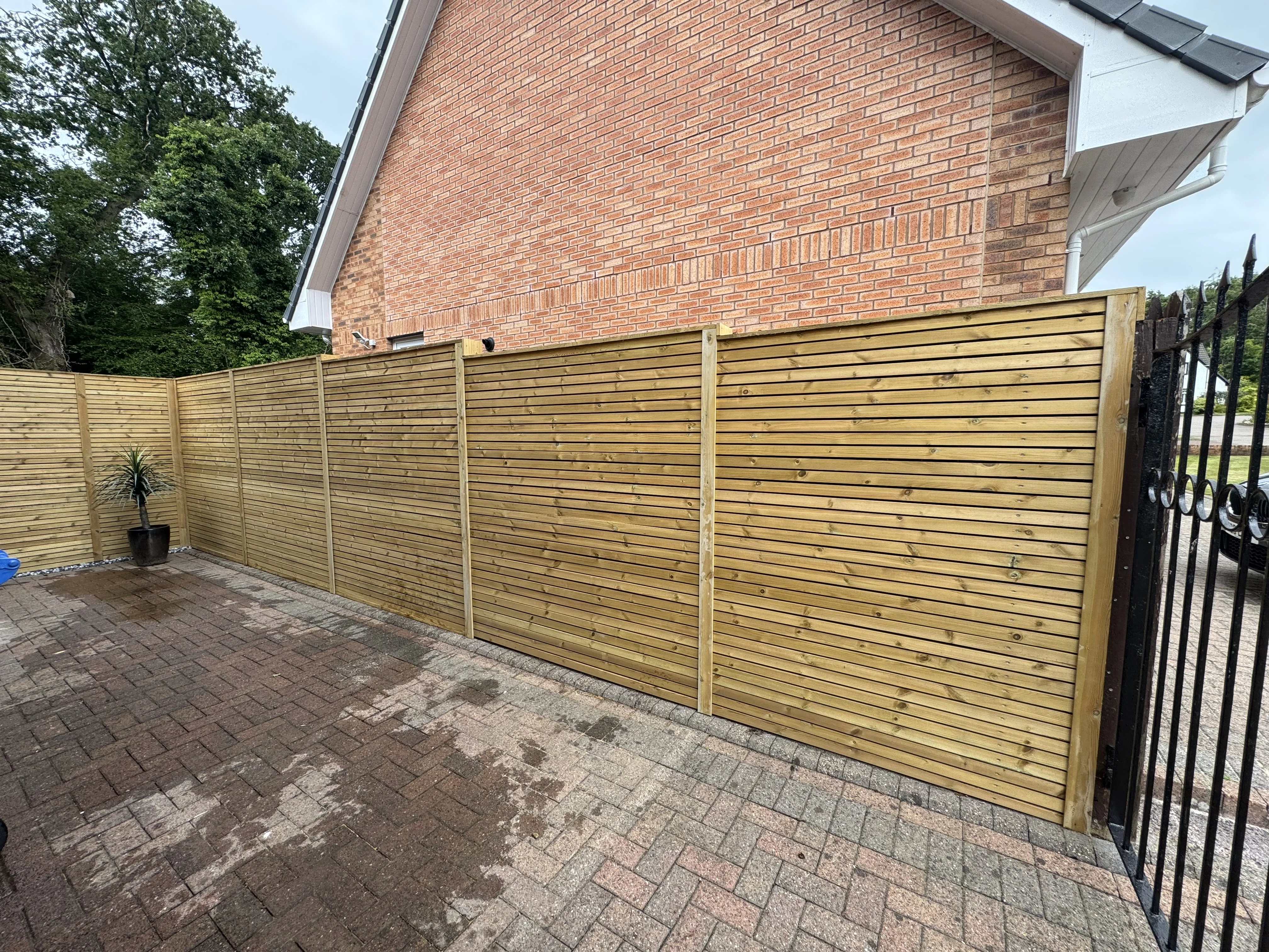 Venetian fencing and gate project 2 completed in Irvine, Ayrshire