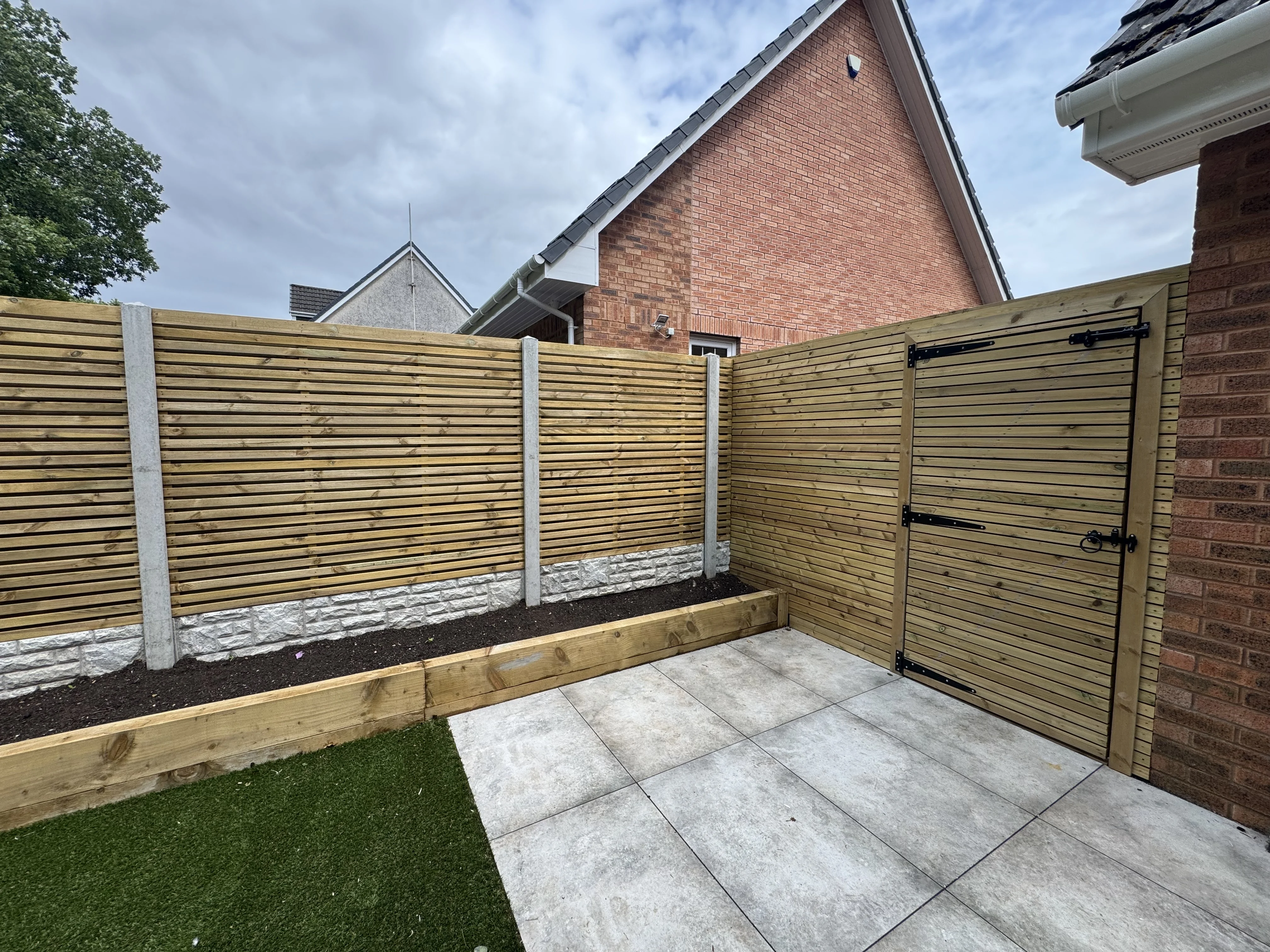 Venetian fencing and gate project 4 completed in Irvine, Ayrshire